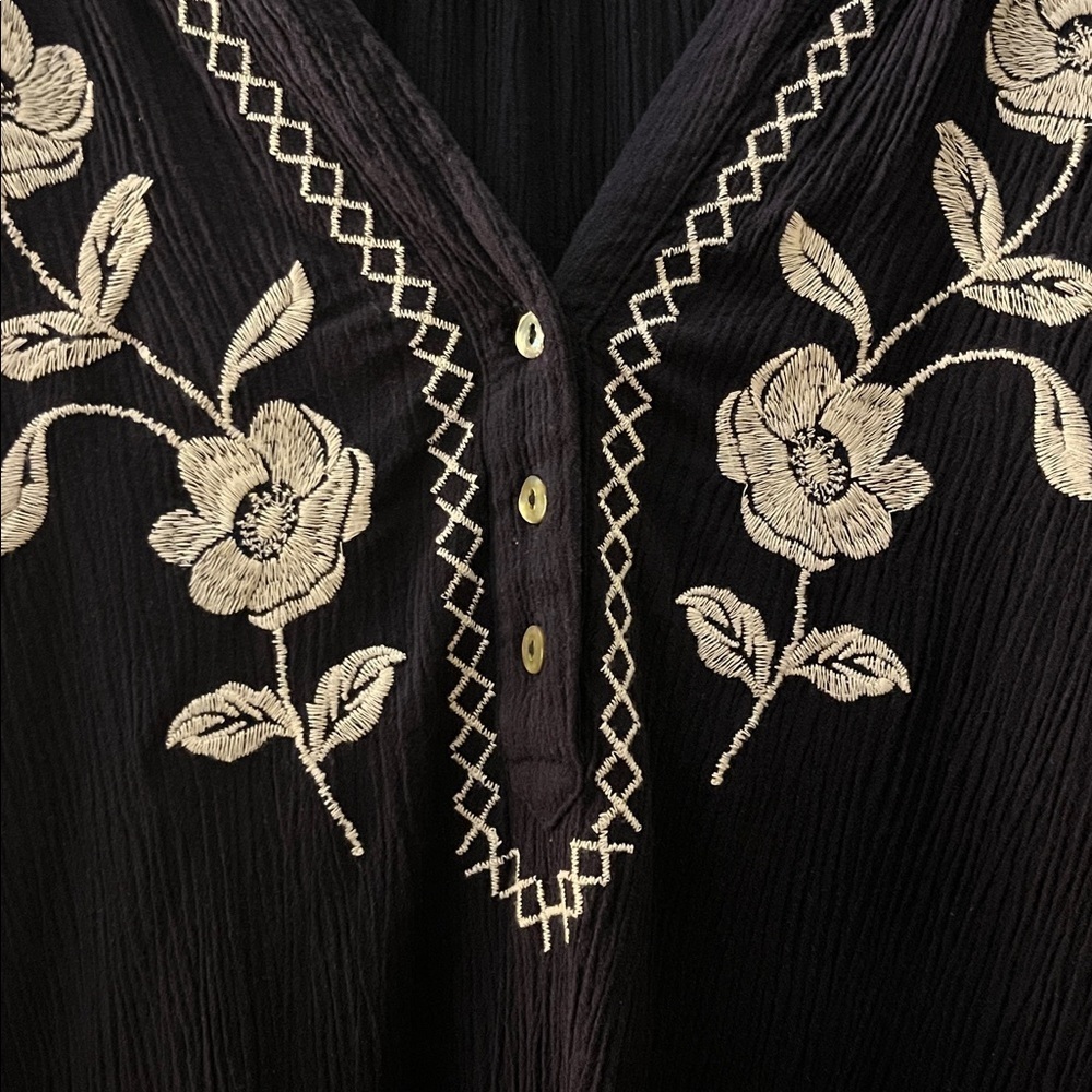 Market & Spruce long sleeved navy blue top with embroidery. Size Medium. - Picture 3 of 8